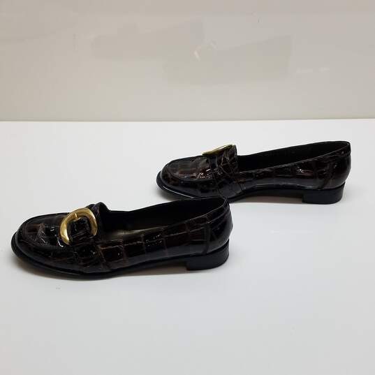 Authenticated Stuart Weitzman Croc Embossed Brown Patent Leather Loafers Woman's Size 11M image number 2