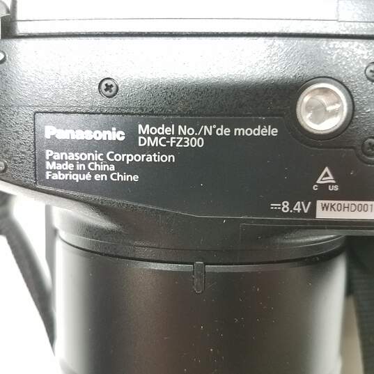 Panasonic LUMIX DMC-FZ300 12.8MP DSLR Camera Black with Leica 25-600mm f2.8 Lens image number 7