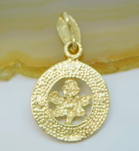 14K Yellow Gold Round Canada Maple Leaf Pendant 1.5g image number 2