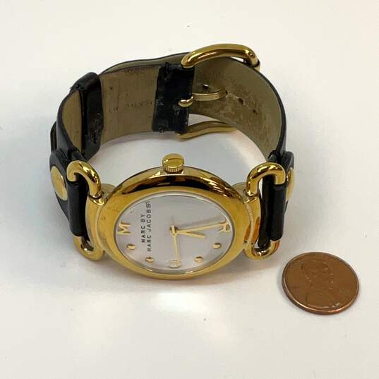 Designer Marc Jacobs 251405 Gold-Tone Black Leather Band Round Quartz Wristwatch image number 1