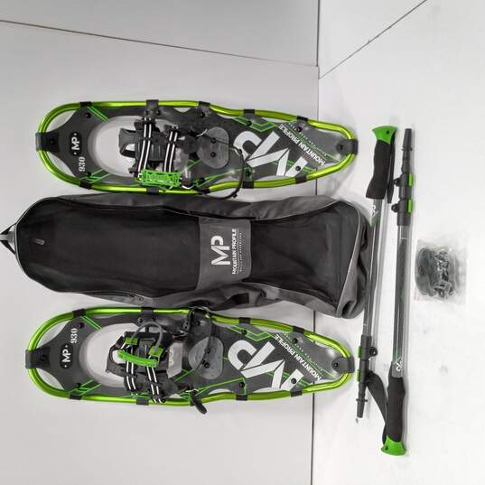 Unisex Snowshoes Green With Ski Pole Metal In Bag image number 1