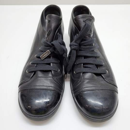 AUTHENTICATED WMNS CHANEL LEATHER LACE UP SNEAKERS SZ 39.5 image number 4