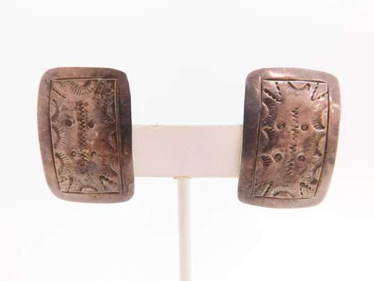 Taxco Mexico 925 Modernist Puffed Ridged & Southwestern Stamped Rectangle Clip On Earrings 24.2g image number 6