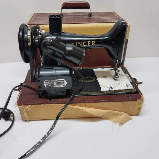 Vintage Singer 99K Sewing Machine P/R image number 3