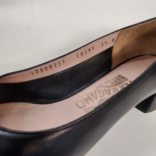Salvatore Ferragamo Vara Black Leather Shoes W/Box Women's Size 5.5B image number 2