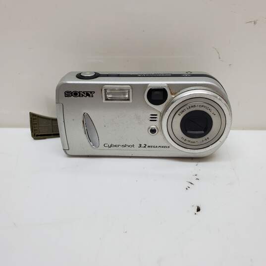 Sony Cyber-shot DSC-P92 5.0MP Digital Camera Silver image number 1