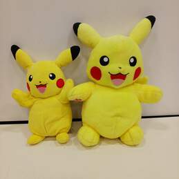 Bundle of 5 Assorted Pokemon Pikachu Stuffed Plushies alternative image