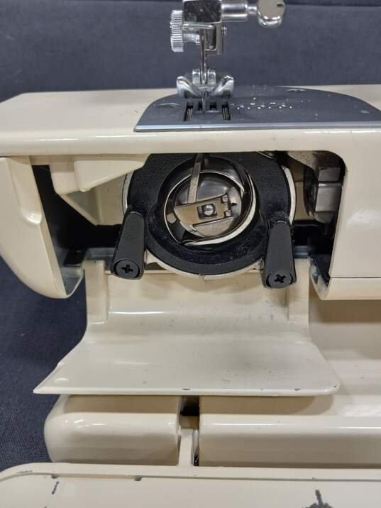 Montgomery Ward Sewing Machine Model No. UHT J1460 in Leather Case image number 6