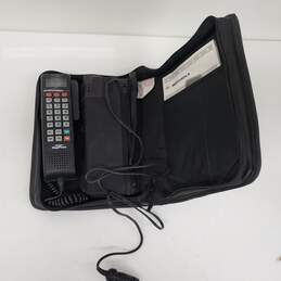 Vintage 1994 Motorola Cell Phone 2500A with Battery Pack and Carry Case-COMPLETE. Untested-Sold AS IS