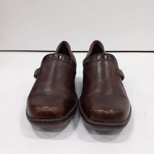 Women's Clarks Brown Dress Shoes Size 8 image number 2