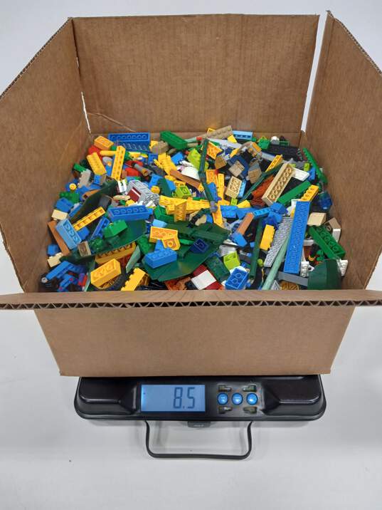 Lot of 8.5lbs of Assorted Building Blocks image number 2