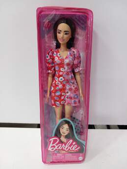 Bundle of 3 Assorted Barbie Dolls alternative image