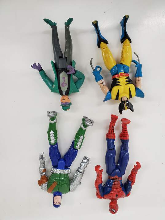 Lot of Early 90's Superhero Action Figures image number 3