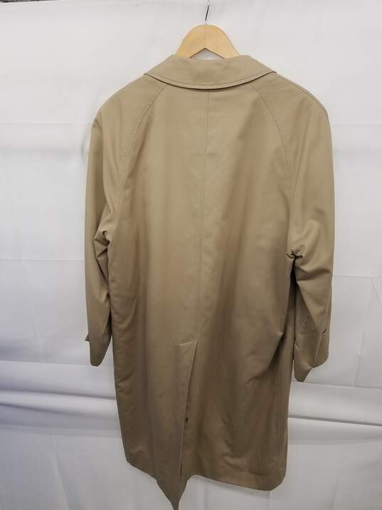 Vintage Burberrys' Khaki Cotton Trench Coat with Removable Liner Men's Size 40R image number 2