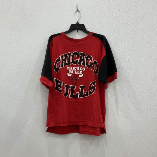 Mens Red Chicago Bulls Short Sleeve T-Shirt And Pants Two Piece Set Size L image number 2