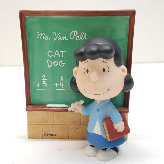 Hallmark Peanuts Gallery Figurine: Ms. Van Pelt (Numbered Edition) image number 2