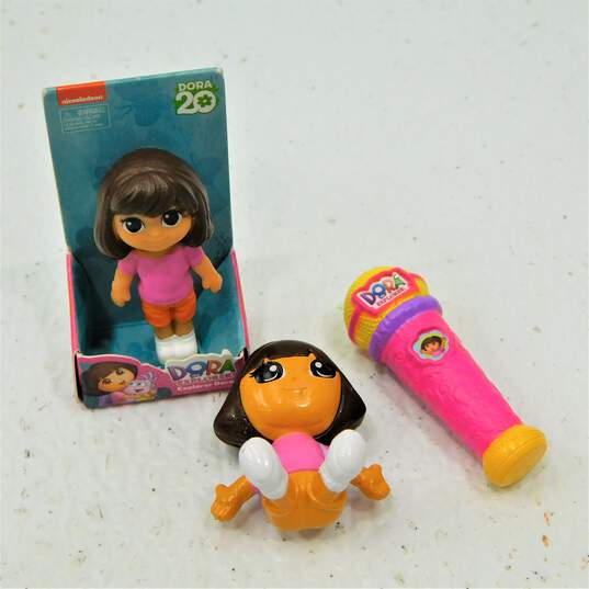 Lot Of Loose Mini Brands Miniatures Disney Princess Dora Jojo Siwa image number 4