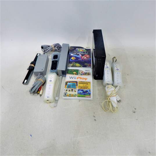 Nintendo Wii W/ 4 Controllers Super Mario Galaxy image number 1