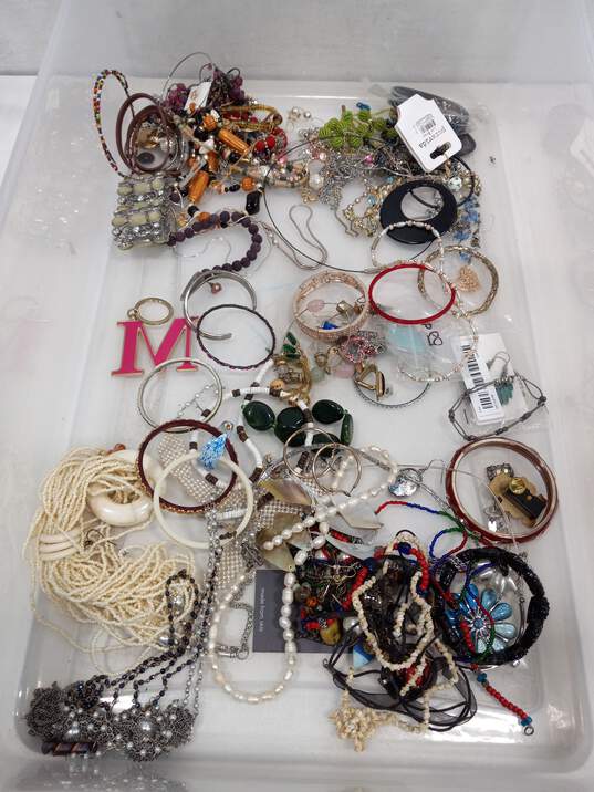 7.3lbs. of Assorted Fashion Costume Jewelry Bulk image number 2