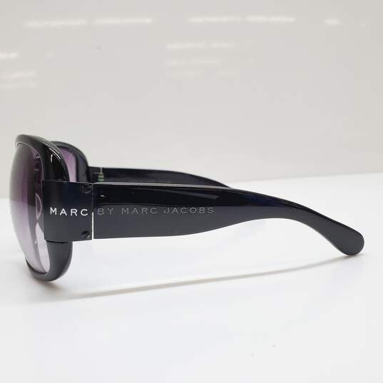 AUTHENTICATED MARC BY MARC JACOBS PURPLE LENS SUNGLASSES W/ CASE image number 4