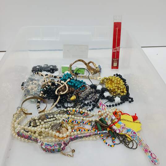 7.3lbs. of Bulk Mixed Variety Costume Jewelry image number 2