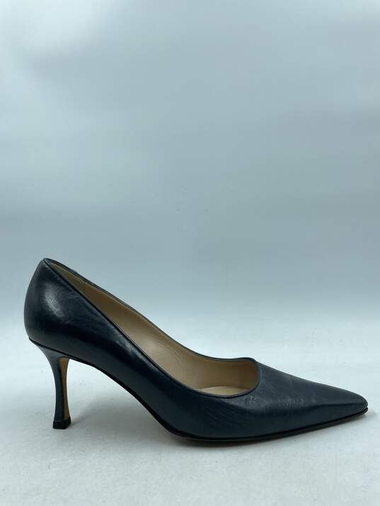 Buy the Authentic Manolo Blahnik Navy Pumps W 8.5 | GoodwillFinds