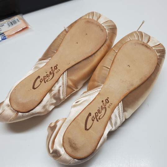 Buy the Capezio Aria Women's Ballet Dance Pointe Shoes Size 8M #121 with  BOX