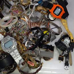 9lb Bundle of Assorted Watches alternative image