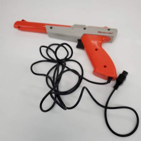 NES Zapper Untested image number 1