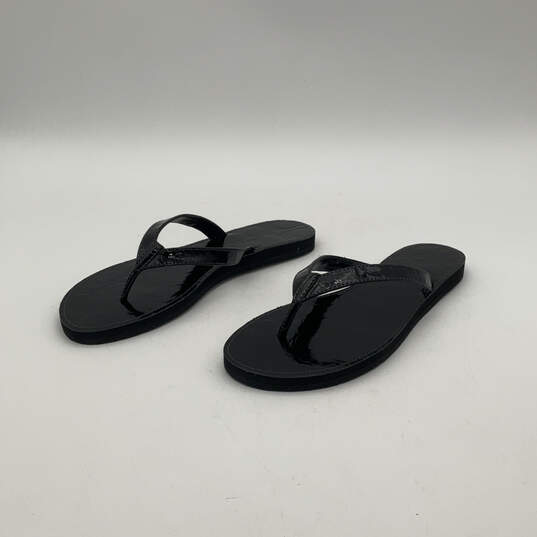 NIB Womens Cadde Patent Q990 Black Slip-On Flip Flop Sandals Size 8 M image number 3