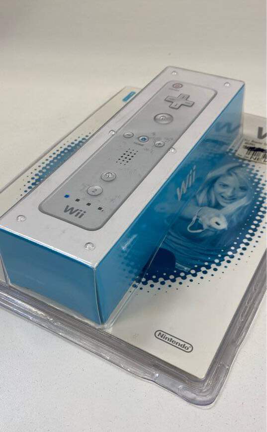 OEM Nintendo Wii Remote (Sealed) image number 3