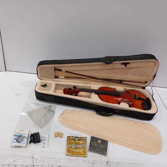 Cecilio CVN-300 Violin with 2 Bows and accessories in Matching Carry Case image number 2