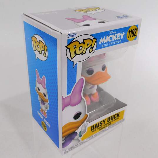 2  Funko Pops Donald And Daisy Duck  1191 1192 image number 3