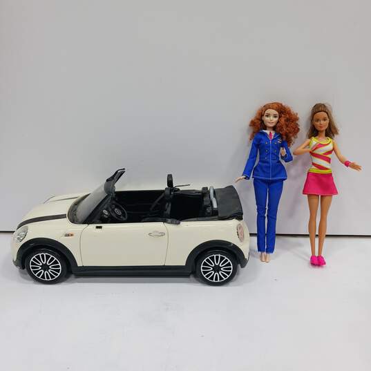 2012 Mattel - Ken's 'My Cool Mini!' White Convertible Mini Cooper w/ 2 Dolls image number 2