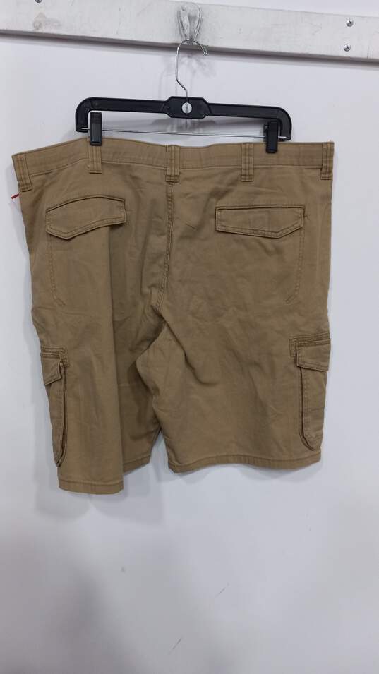 Men’s Wrangler Relaxed Fit Cargo Shorts Sz XL NWT image number 2