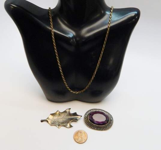 Vintage Nye & Artisan 925 Twisted Rope Chain Necklace & Faceted Purple Glass Looped Oval & Etched Leaf Brooches 36g image number 4