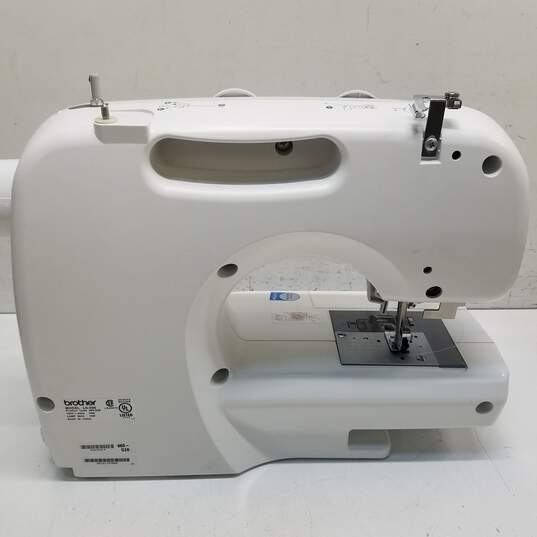 Brother LS-590 Lightweight Free Arm Sewing Machine image number 7