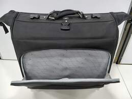 Black Light Weight Suitcase w/ Wheels alternative image