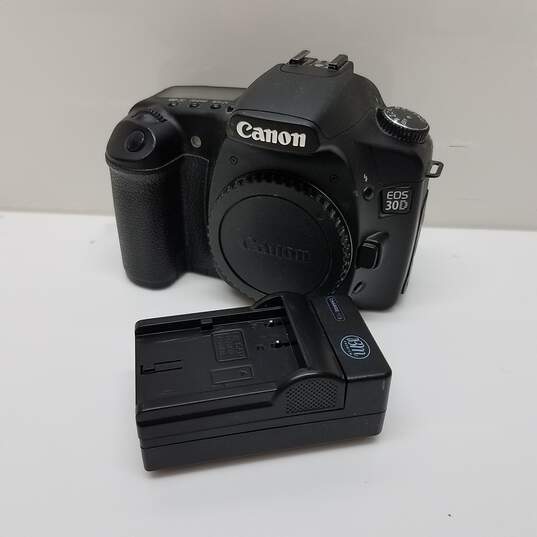 Canon EOS 30D 8.2MP Digital SLR Camera - Black (Body Only) with Changer image number 1