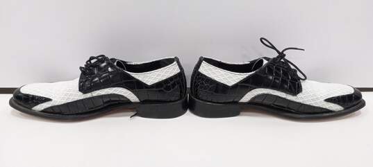 Stacy Adams Men's Black and White Leather Dress Shoes Size 7 image number 2