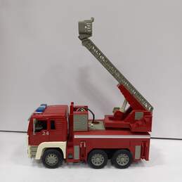 Driven Battat Fire Engine Ladder Truck