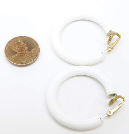 VNTG Crown Trifari White & Gold Tone Clip-On Hoop Earrings 13.6g image number 6