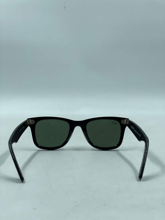 Ray-Ban Wayfarer Black Sunglasses image number 3