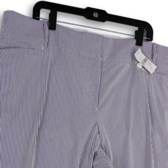 NWT Womens Blue White Signature Fit Pockets Mid Rise Capri Pants Size 24 image number 3