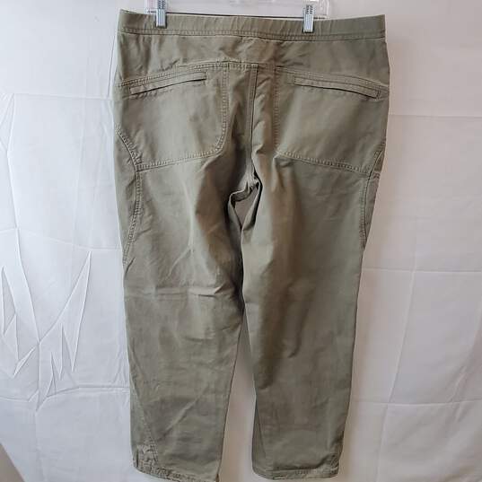Mountain Hard Wear Beige Capri Cargo Pants Mens Size XL image number 2