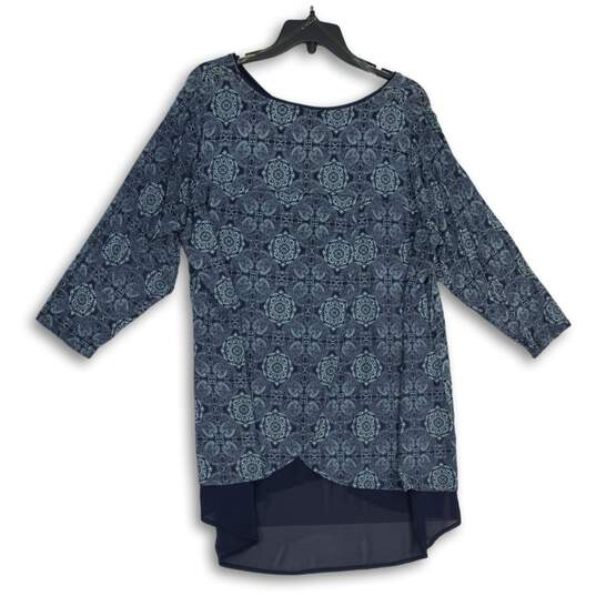 NWT Rose & Olive Womens Blue Printed V-Neck 3/4 Sleeve Pullover Blouse Top Sz 2X image number 2