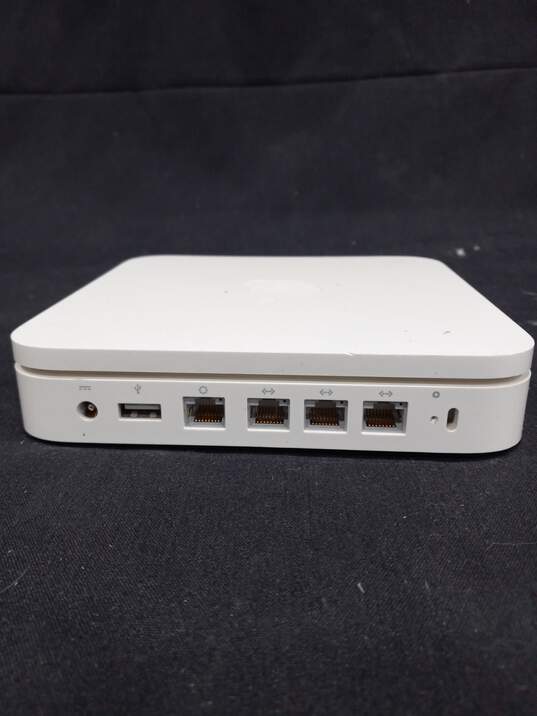 Apple A1143 AirPort Extreme Router with Power Cord image number 3