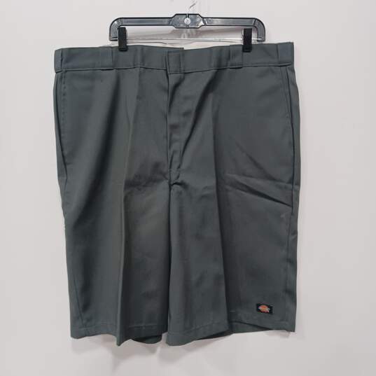 Men’s Dickies Loose Fit Twill 13” Work Short Sz 44 NWT image number 1