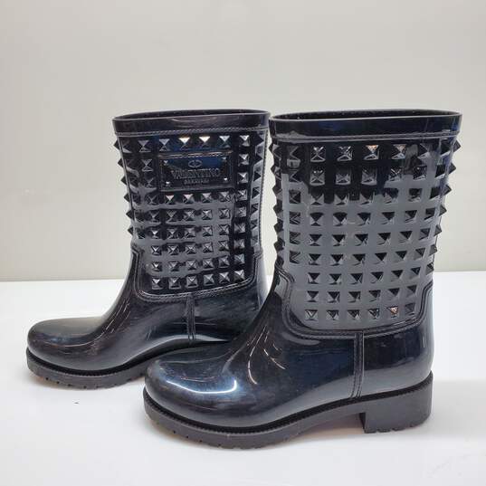 Valentino Garavani Rockstud Black Rubber Rain Boots Size 38 AUTHENTICATED image number 2