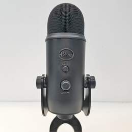 Blue Yeti Professional Multi-Pattern USB Condenser Microphone Black alternative image